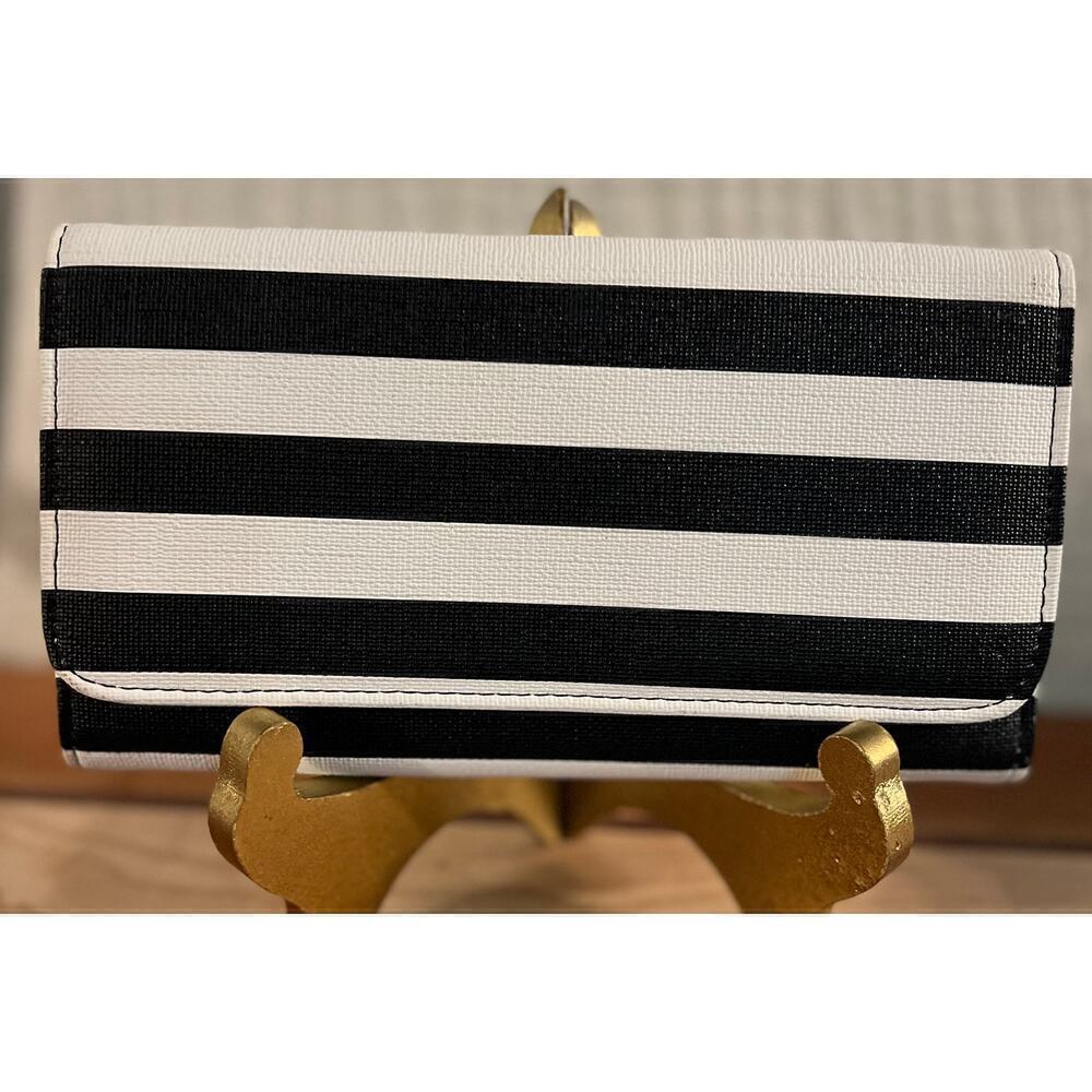 KUT from the Kloth black-and-white wallet